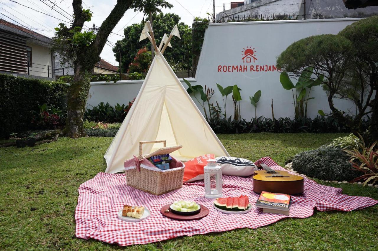 Bed and Breakfast Roemah Renjana Bandung Exterior foto