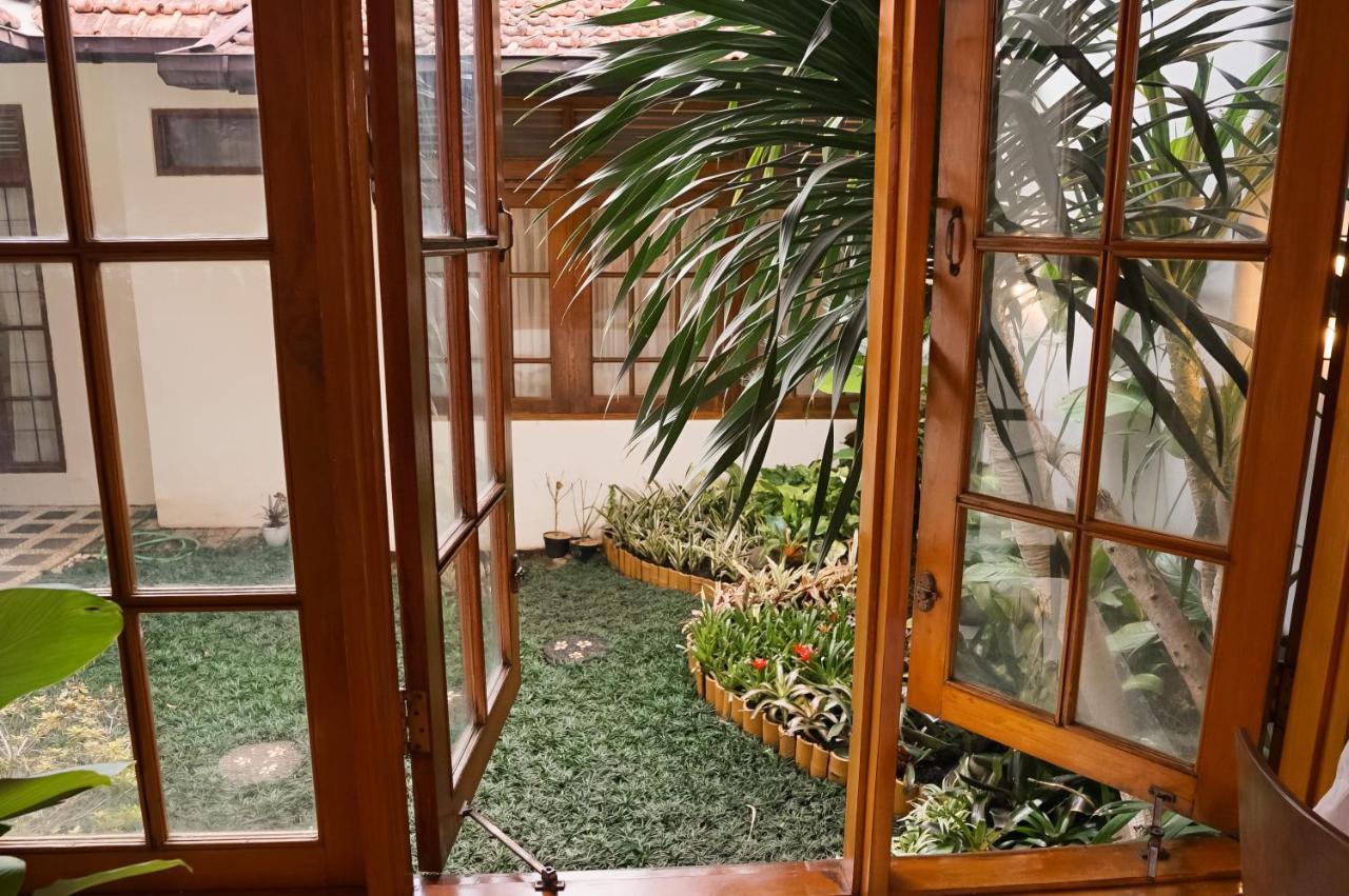 Bed and Breakfast Roemah Renjana Bandung Exterior foto