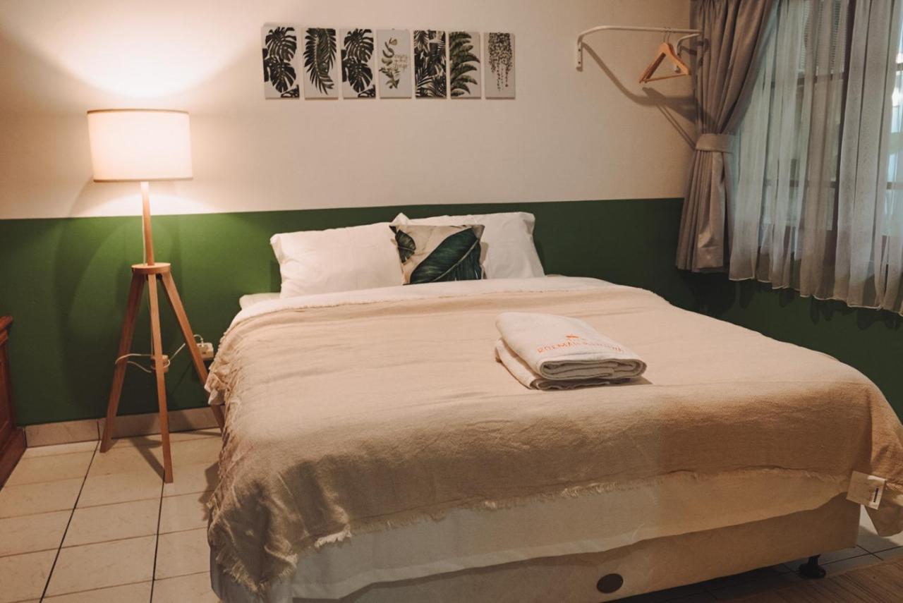 Bed and Breakfast Roemah Renjana Bandung Exterior foto
