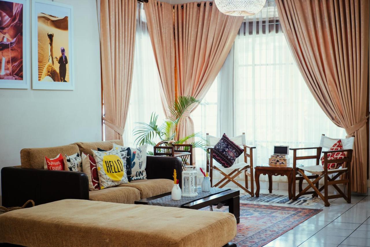 Bed and Breakfast Roemah Renjana Bandung Exterior foto