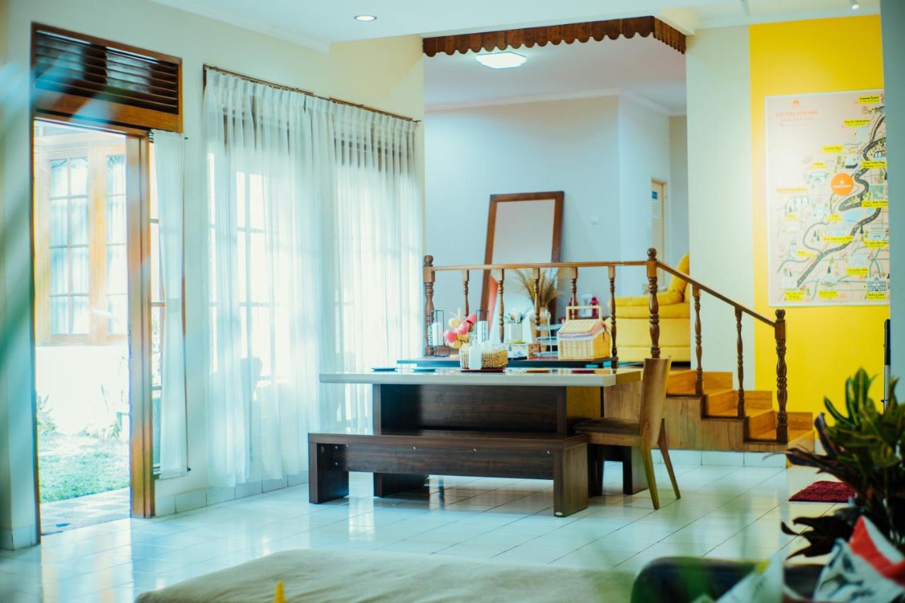 Bed and Breakfast Roemah Renjana Bandung Exterior foto