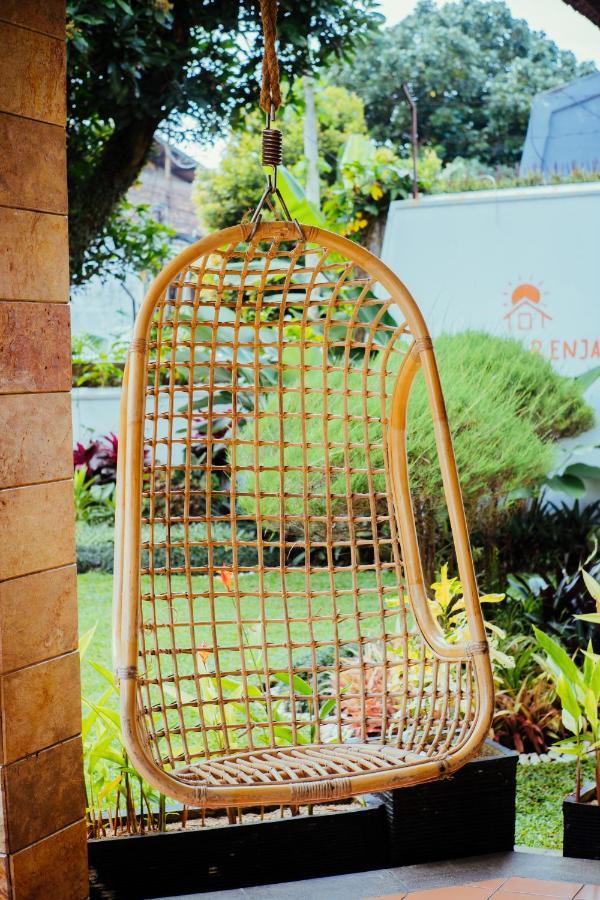 Bed and Breakfast Roemah Renjana Bandung Exterior foto