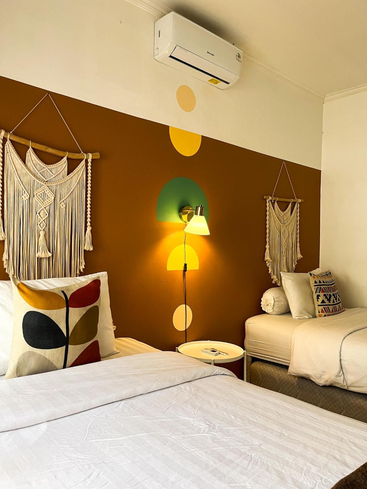 Bed and Breakfast Roemah Renjana Bandung Exterior foto