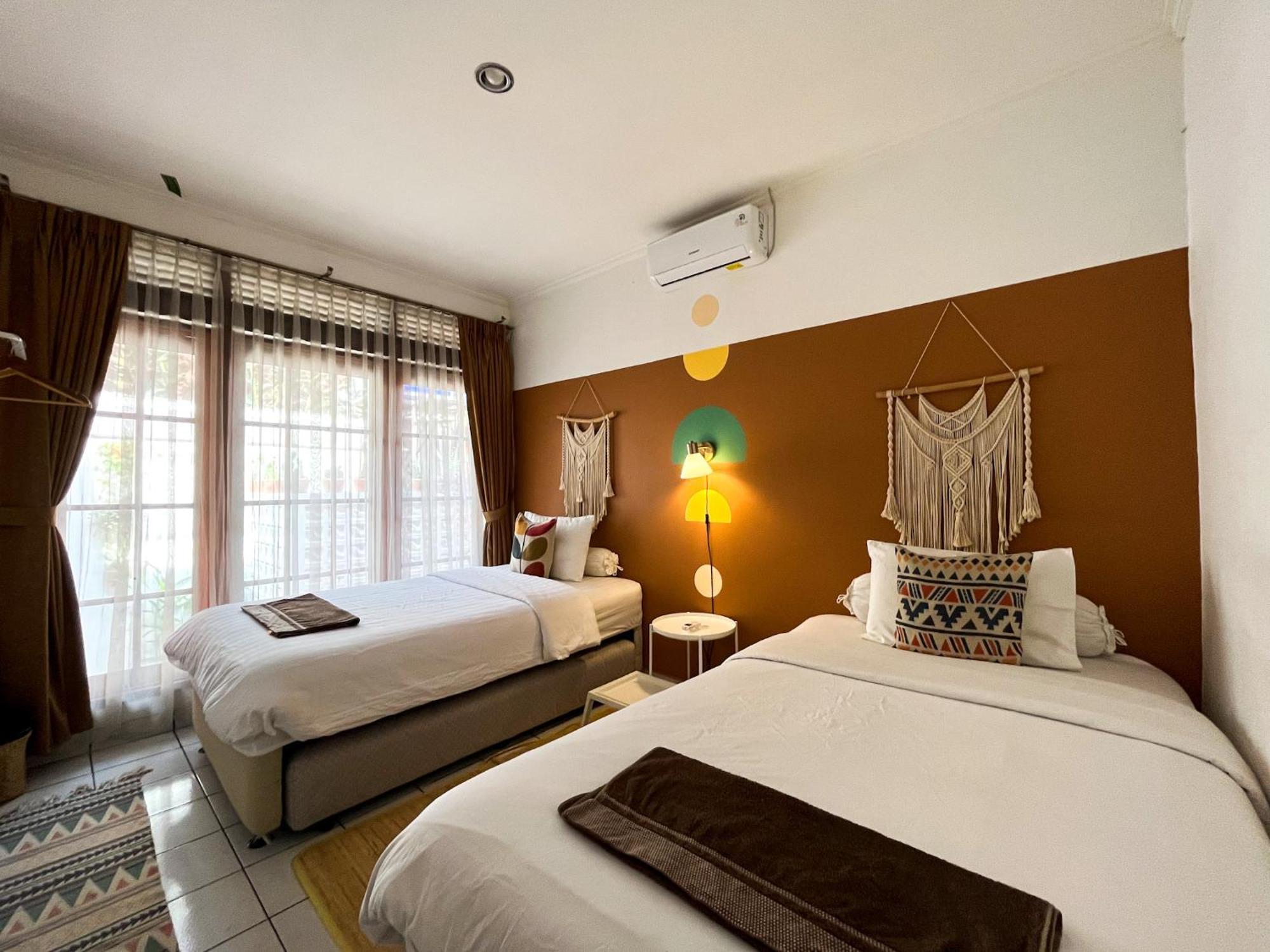 Bed and Breakfast Roemah Renjana Bandung Exterior foto
