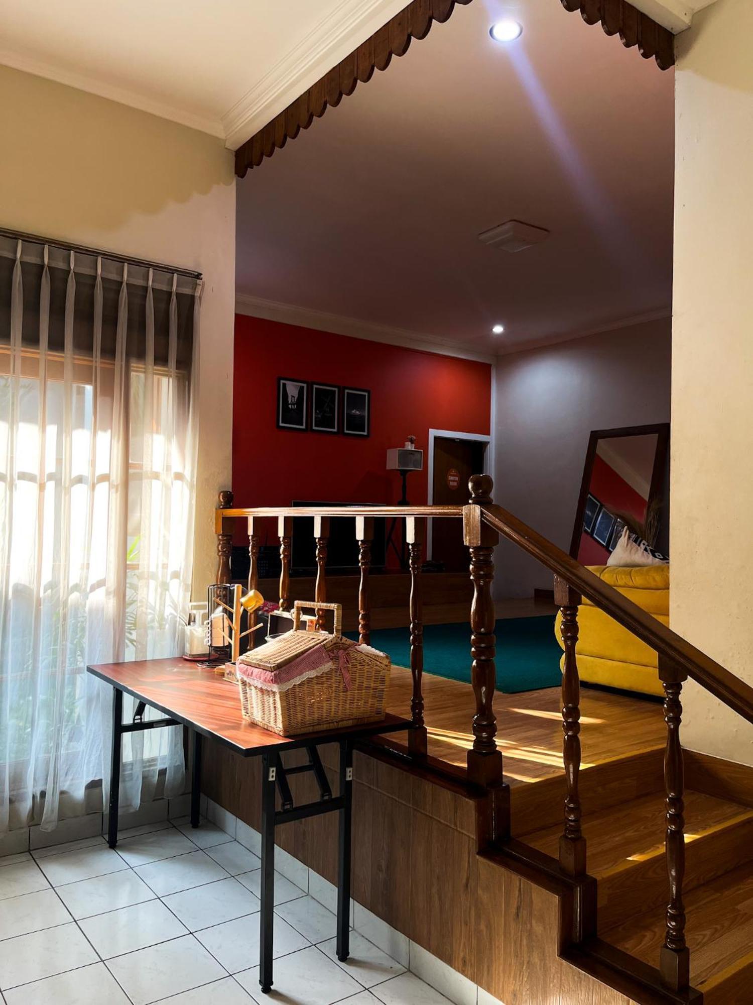 Bed and Breakfast Roemah Renjana Bandung Exterior foto
