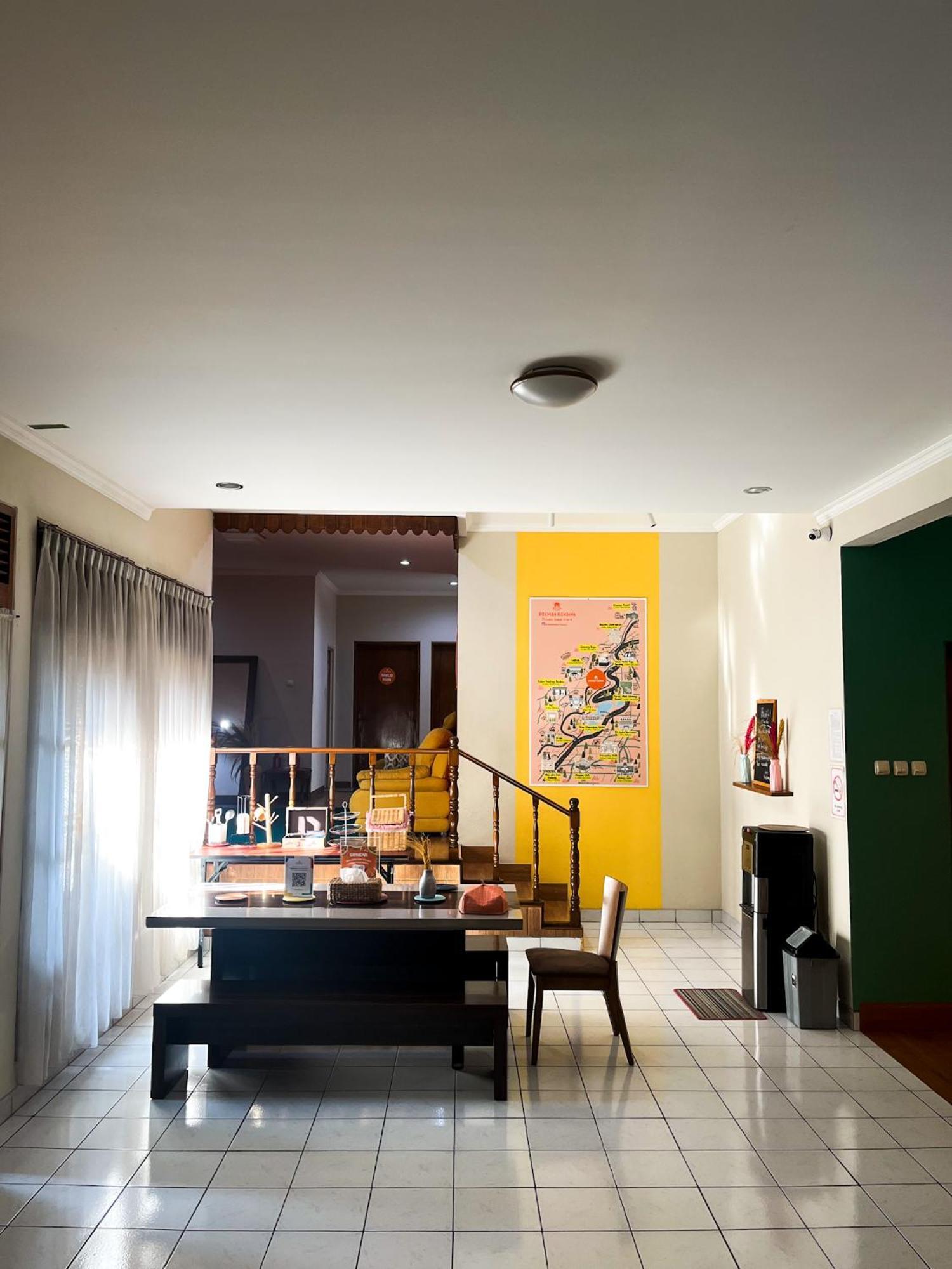 Bed and Breakfast Roemah Renjana Bandung Exterior foto